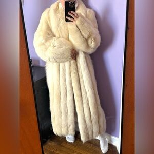 SOLD!!!!! Elegant Arctic fox  Fur Coat cream white full length